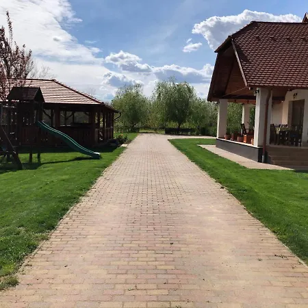 Kiscsere Vendeghaz Guest house