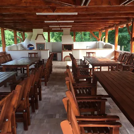Kiscsere Vendeghaz Guest house 2*