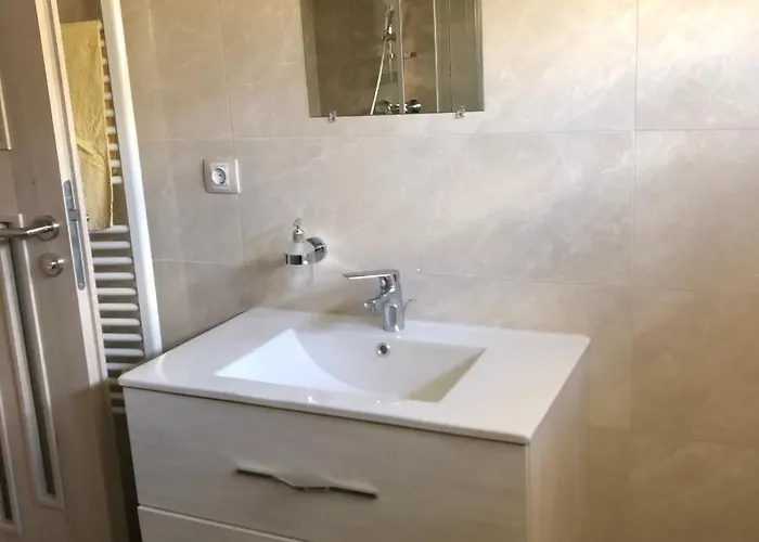 Kiscsere Vendeghaz Kallosemjen